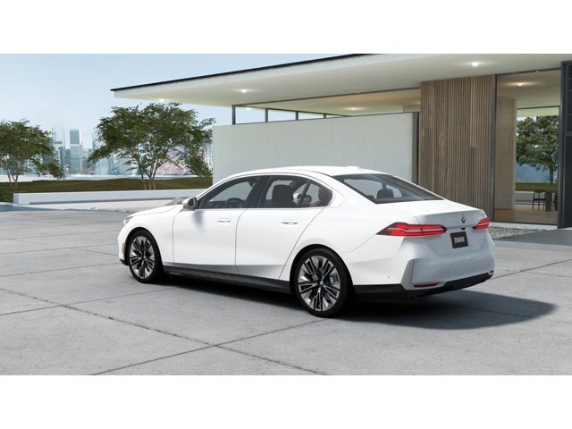 New 2027 Alpine White BMW  image 2