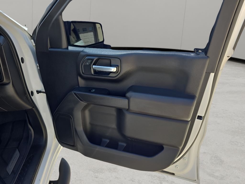 Used 2022 White Chevrolet Custom image 14