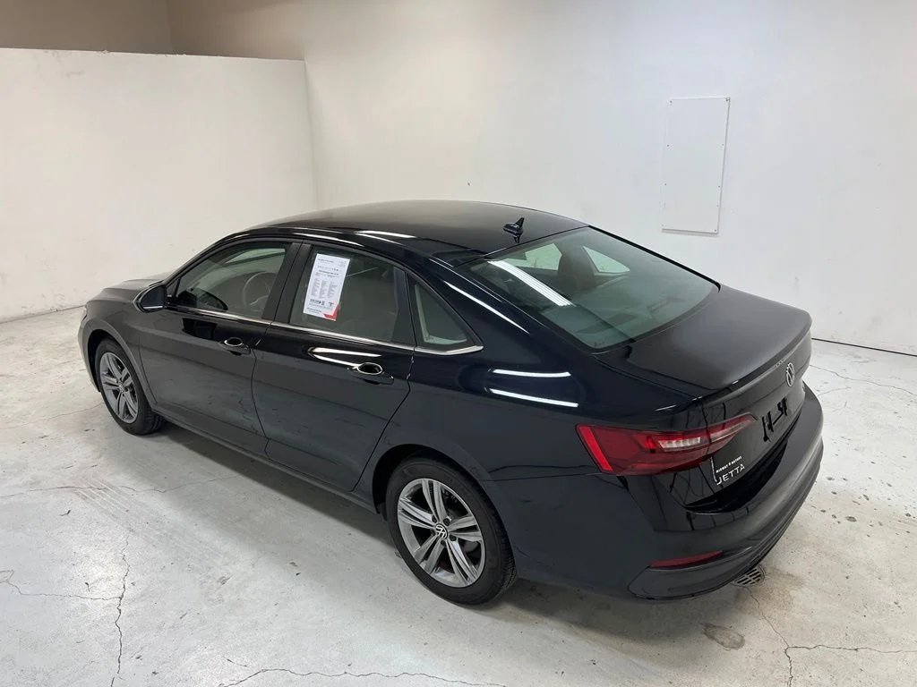 Used 2024 Black Volkswagen 1.5T SE image 5