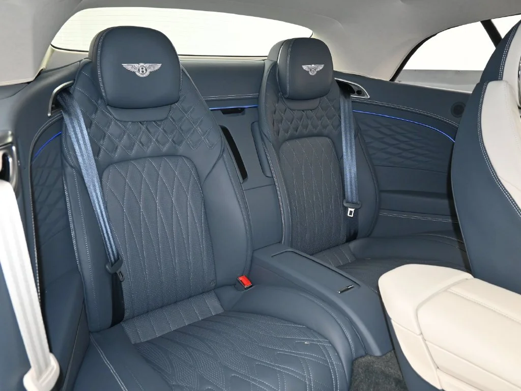 Used 2026  Bentley V8 image 12