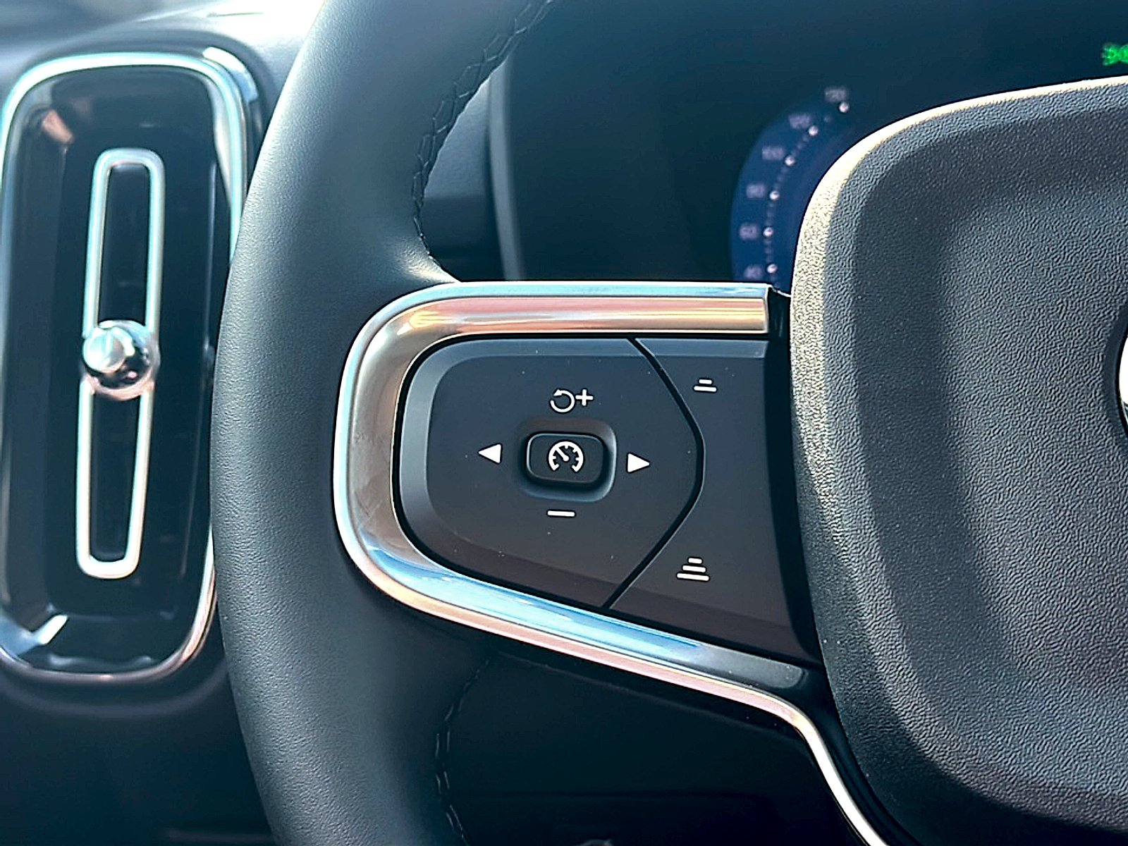 2026 Volvo XC40 Plus - Photo 19