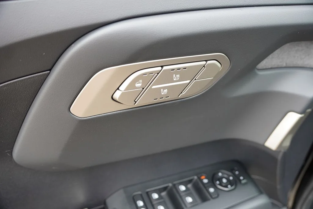 New 2027 Ebony Black Kia EX image 16