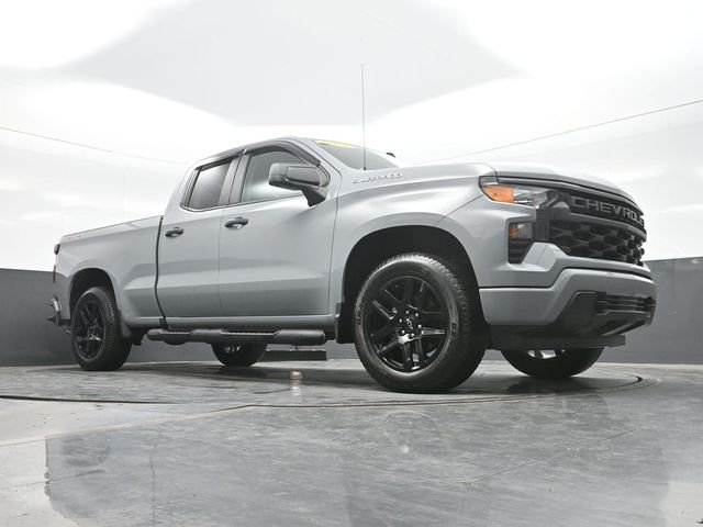 Used 2025 Gray Chevrolet Custom image 23