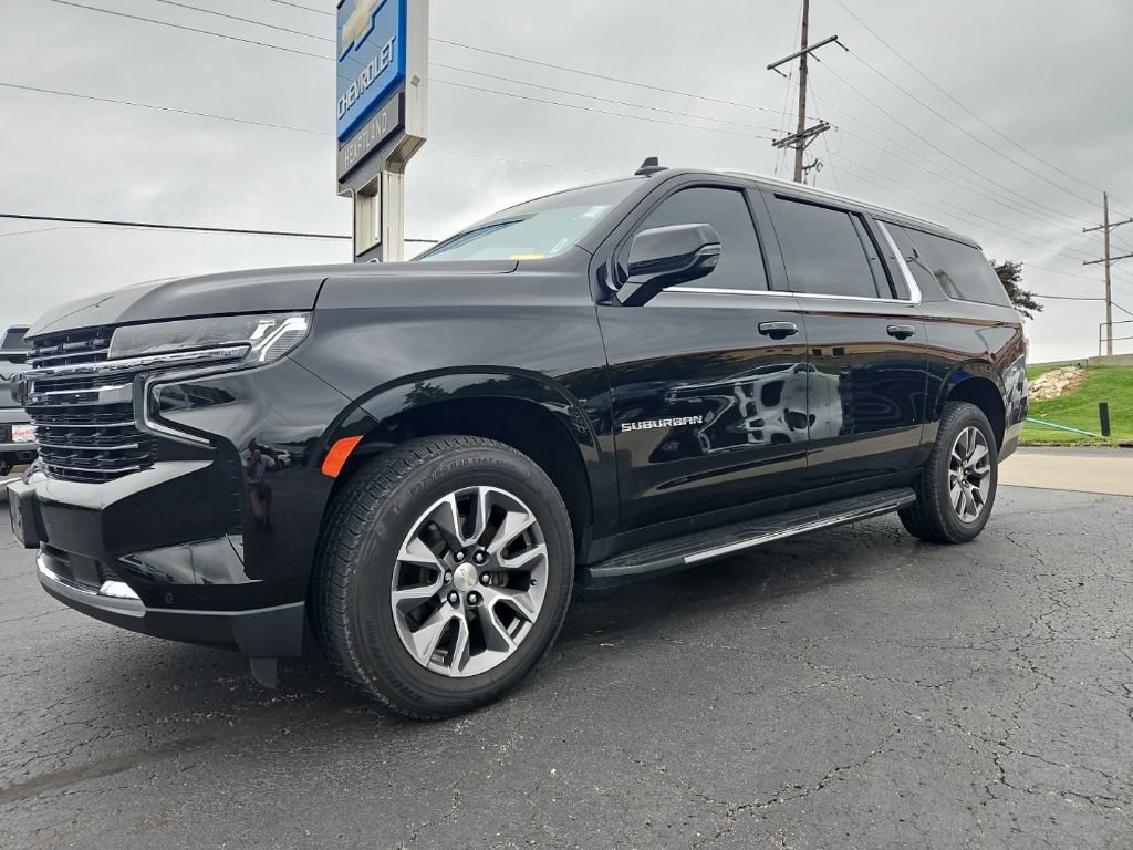 Used 2022 Chevrolet Suburban LT with VIN 1GNSKCKD2NR346792 for sale in Kansas City