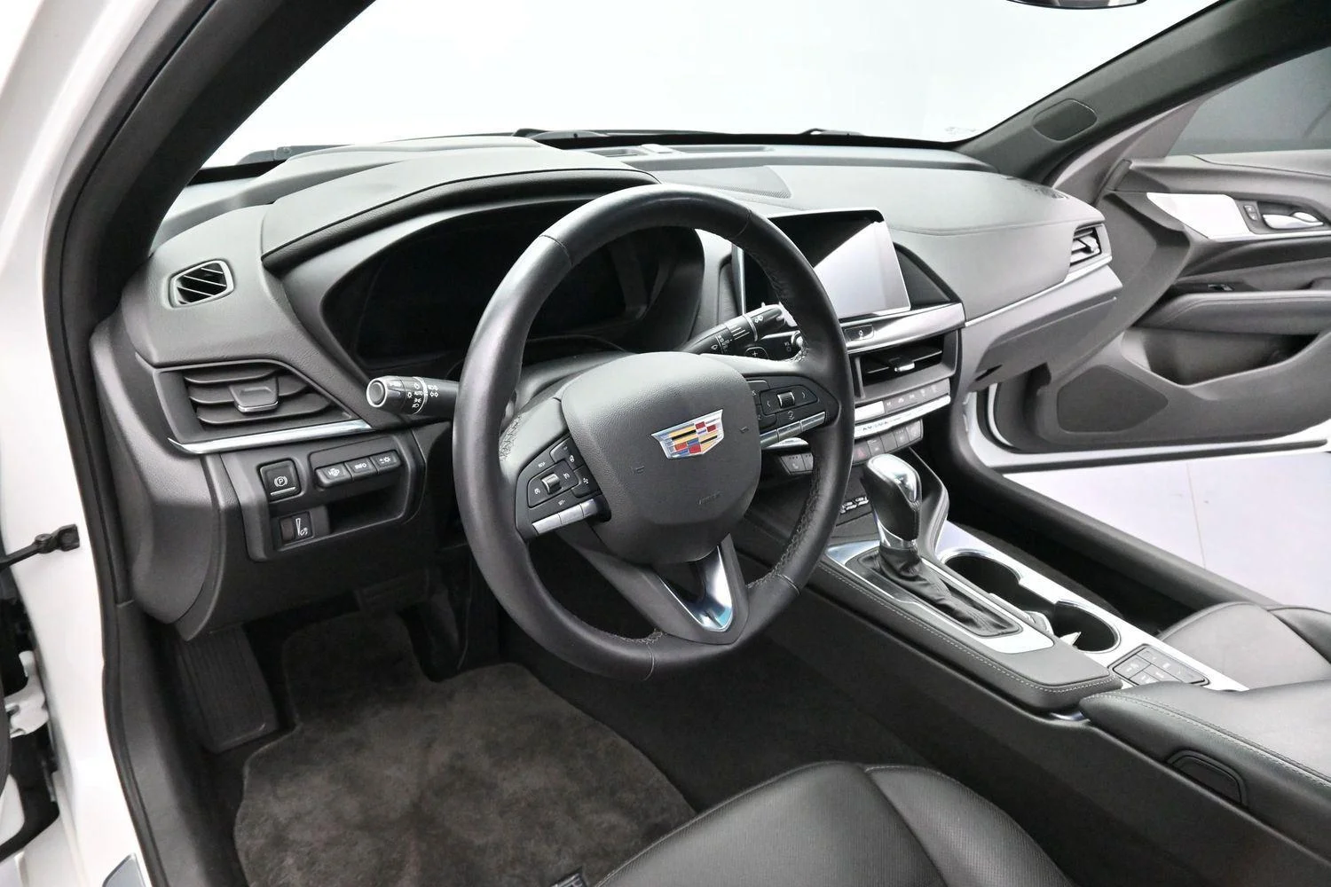 Used 2022 Crystal White Tricoat Cadillac Premium Luxury image 16