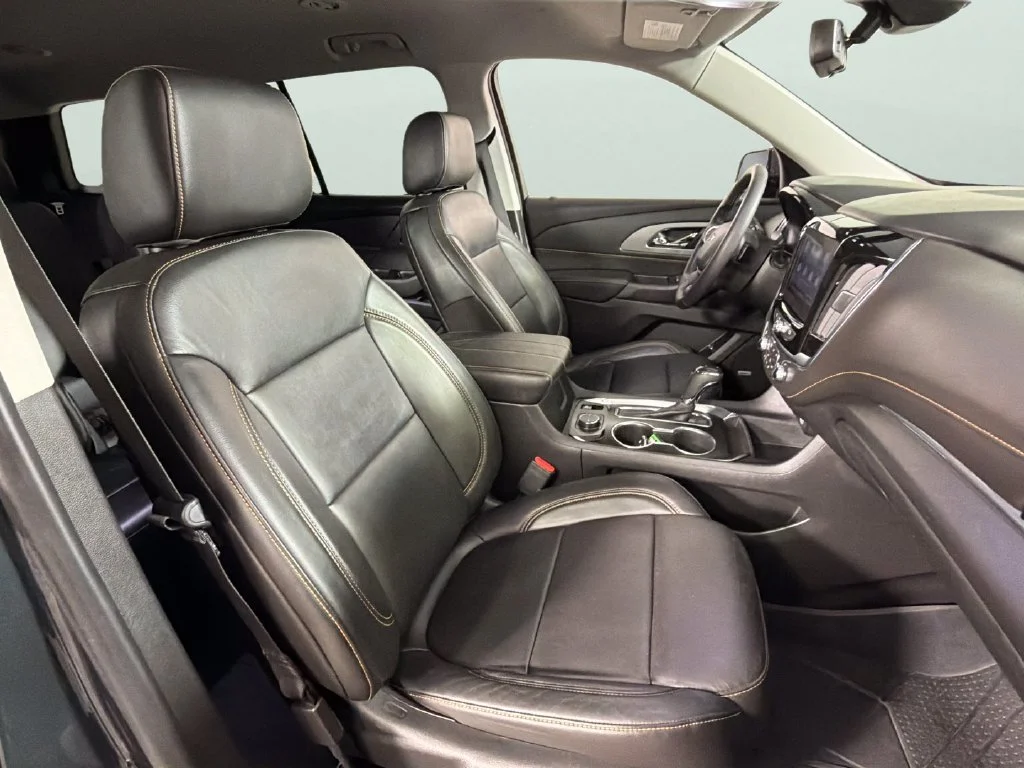 Used 2020 GRAPHITE METALLIC Chevrolet RS image 36
