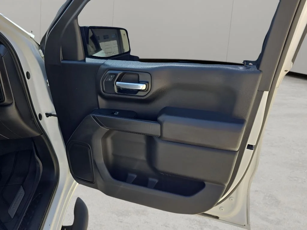 Used 2022 White Chevrolet Custom image 14