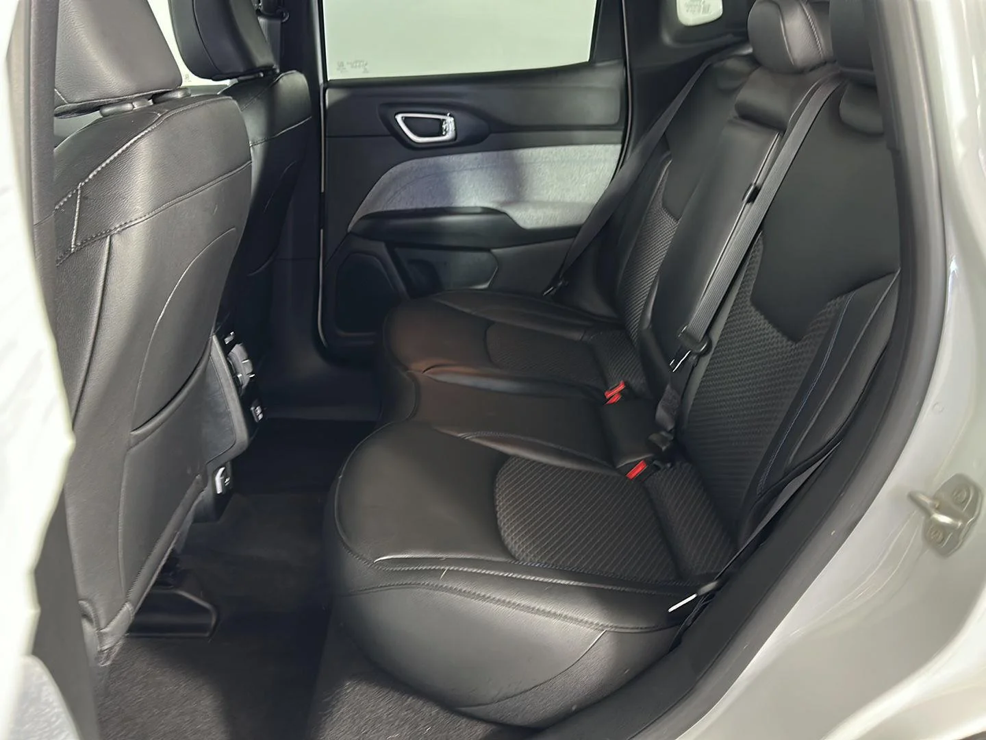 Used 2024 Bright White Clearcoat Jeep Latitude image 22