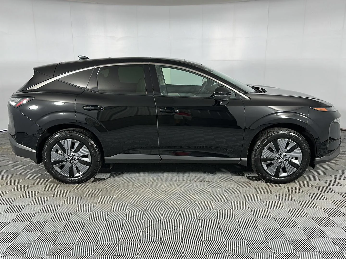 Used 2025 Super Black Nissan SL image 33