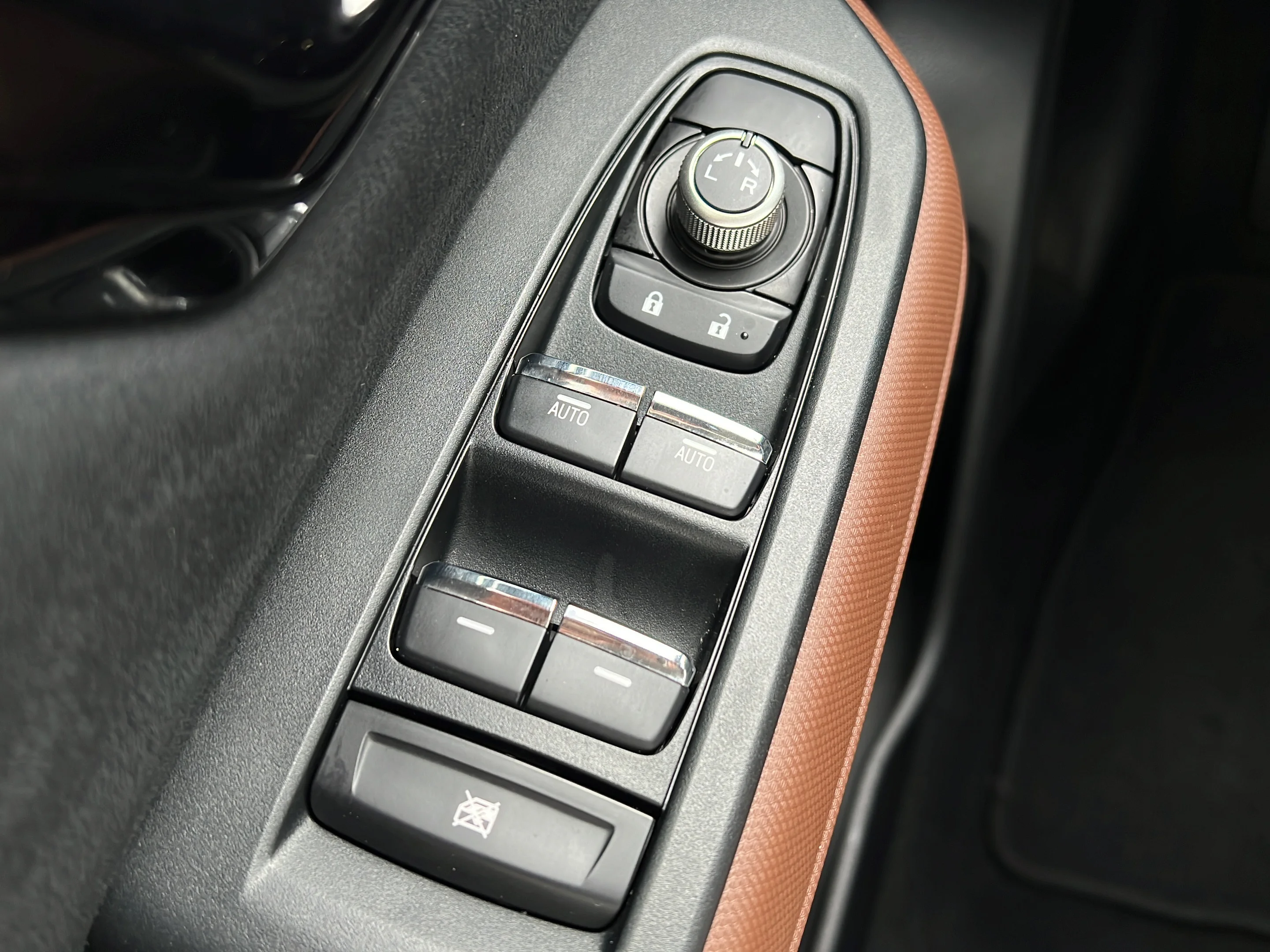 Used 2025 Crystal Black Silica Subaru Touring Hybrid image 24