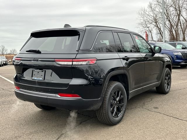 New 2026 Diamond Black Crystal Pearl-Coat Exterior Paint Jeep Altitude image 2