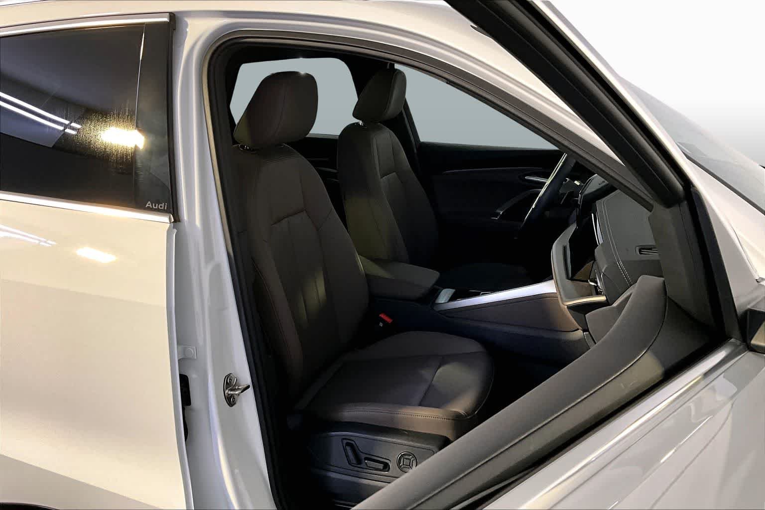 Used 2025 Arkona White Audi Premium image 8