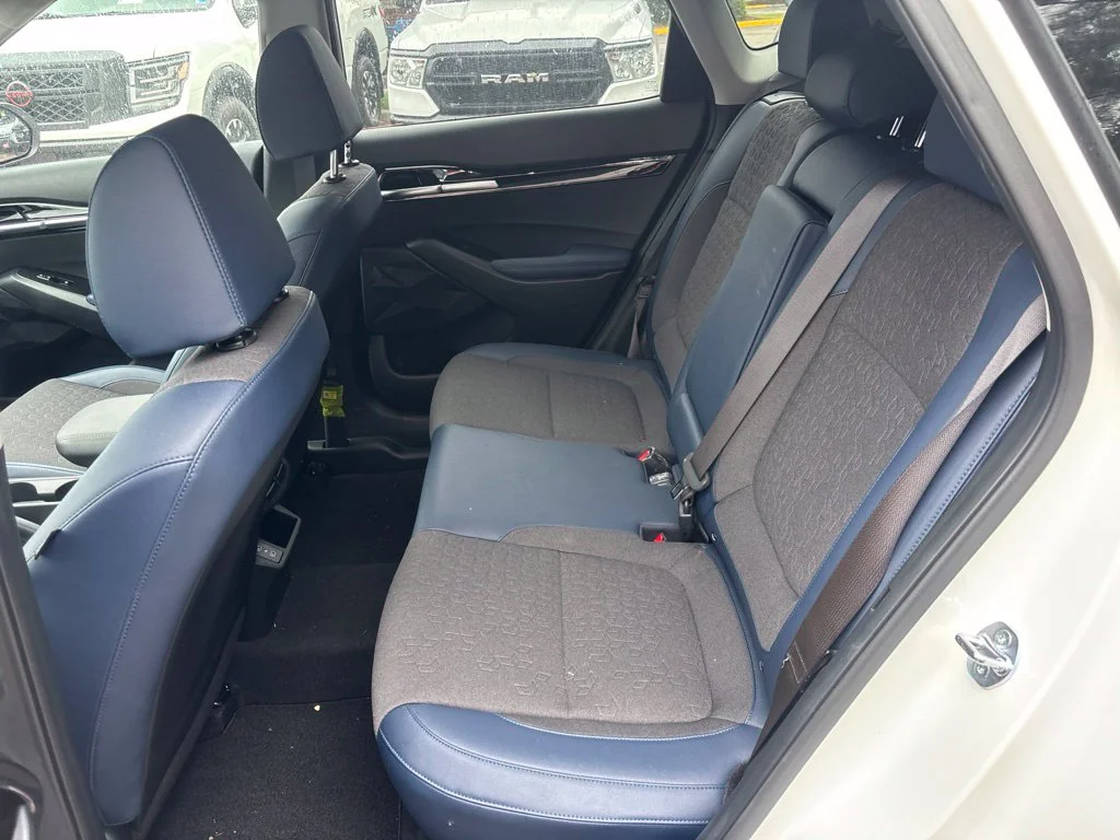 Used 2025 White Kia S image 15