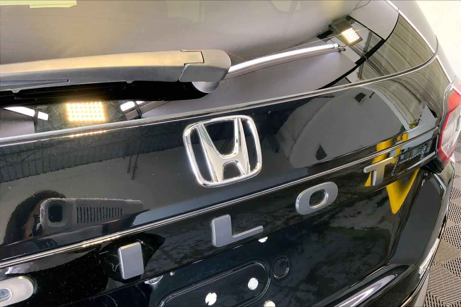 Used 2025 Crystal Black Pearl Honda Touring image 33