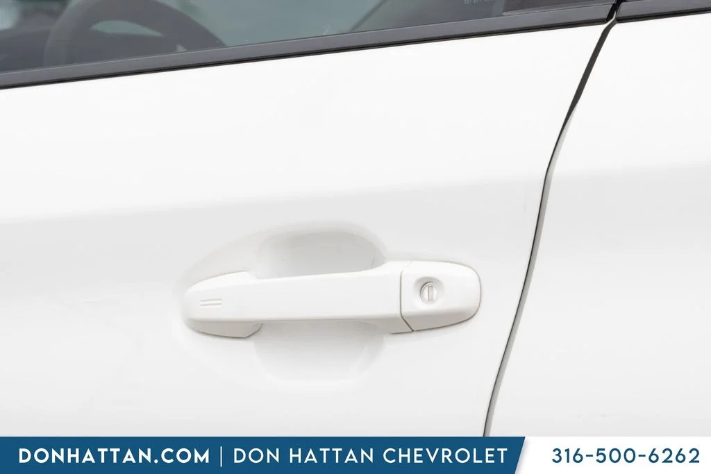 Used 2022 White Subaru Onyx Edition image 31