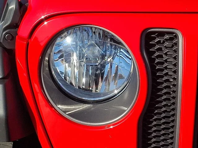 Used 2022 Red Jeep Unlimited Rubicon image 9