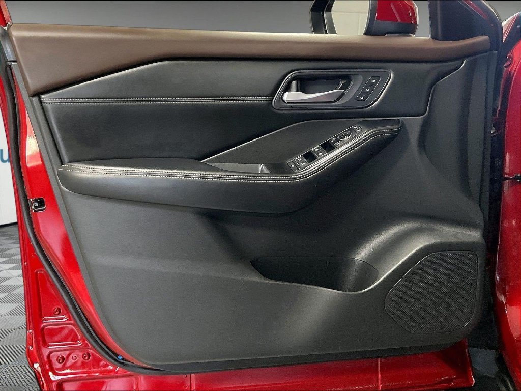 Used 2023 Red Nissan SL image 9