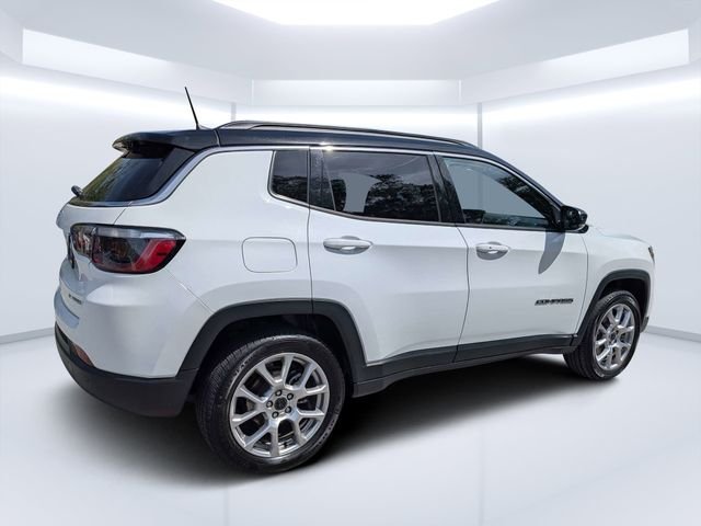 Used 2025 White Jeep Limited image 3
