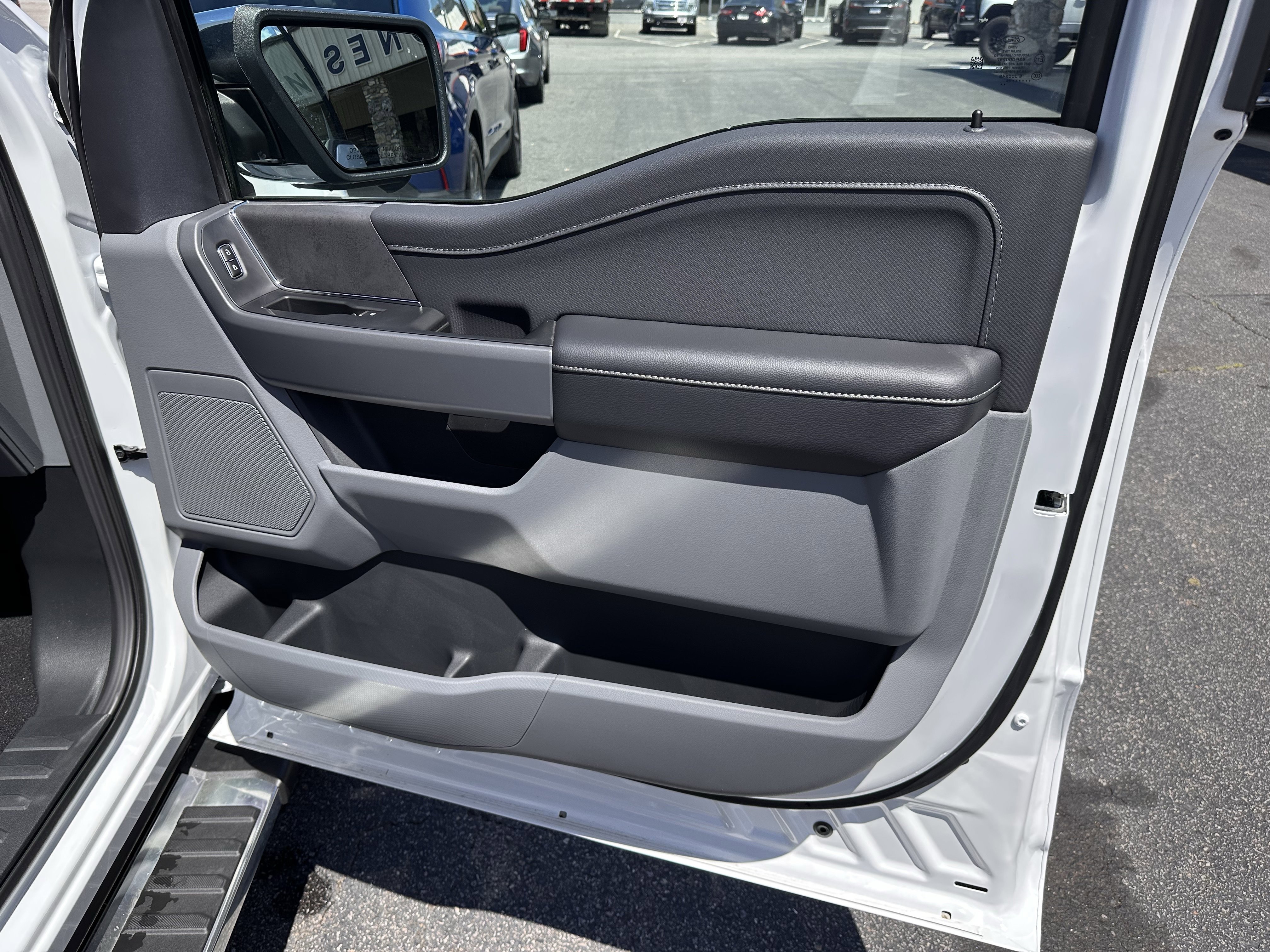 New 2026 Oxford White Ford XLT image 14
