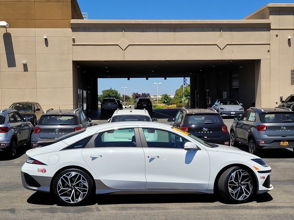 Certified Used 2024 White Hyundai SEL image 3