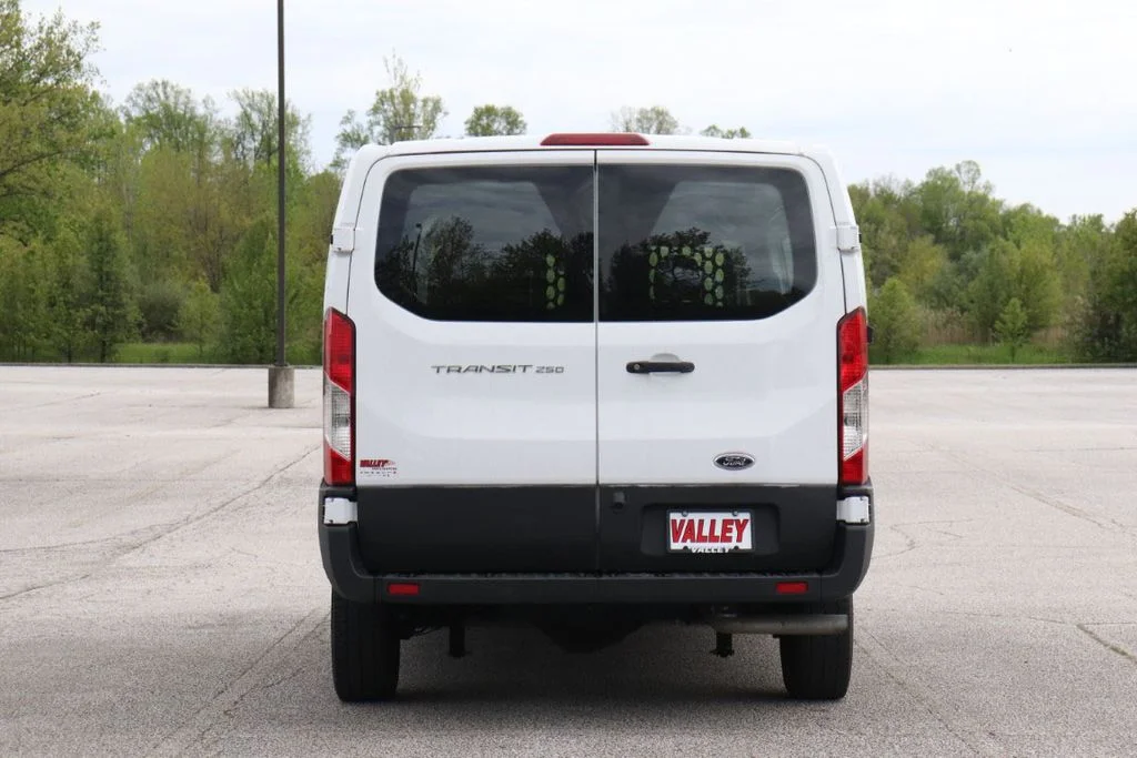 Used 2025 Oxford White Ford Base image 8