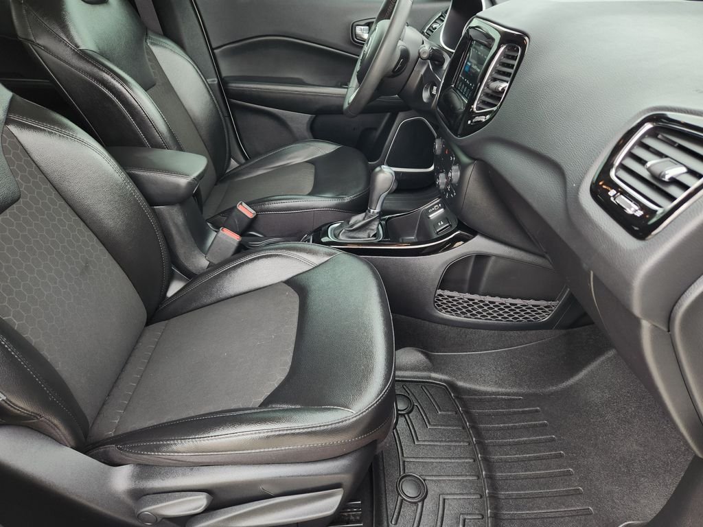 Used 2021 White Jeep Latitude image 14