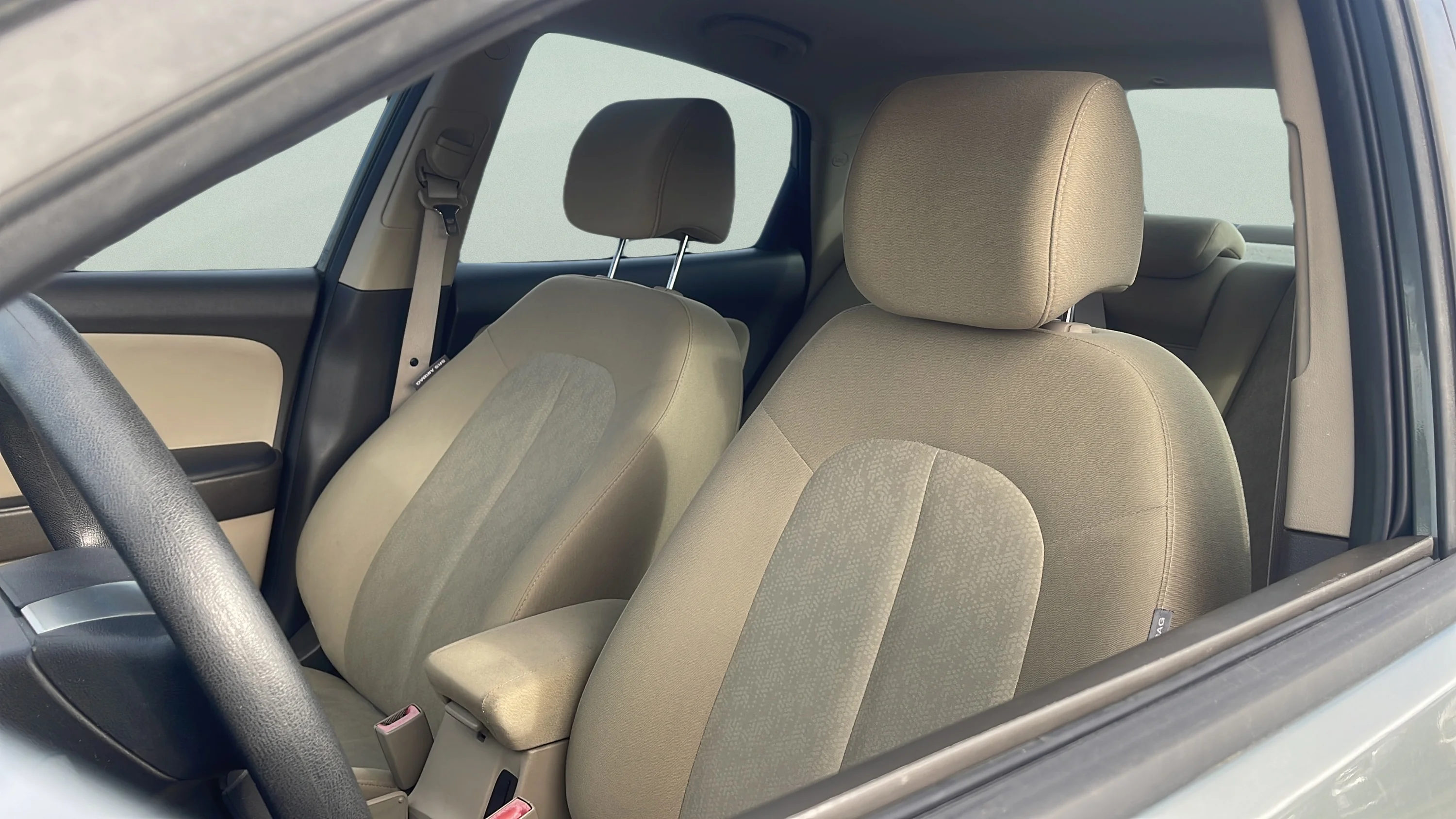 Used 2010 Gray Hyundai GLS image 10