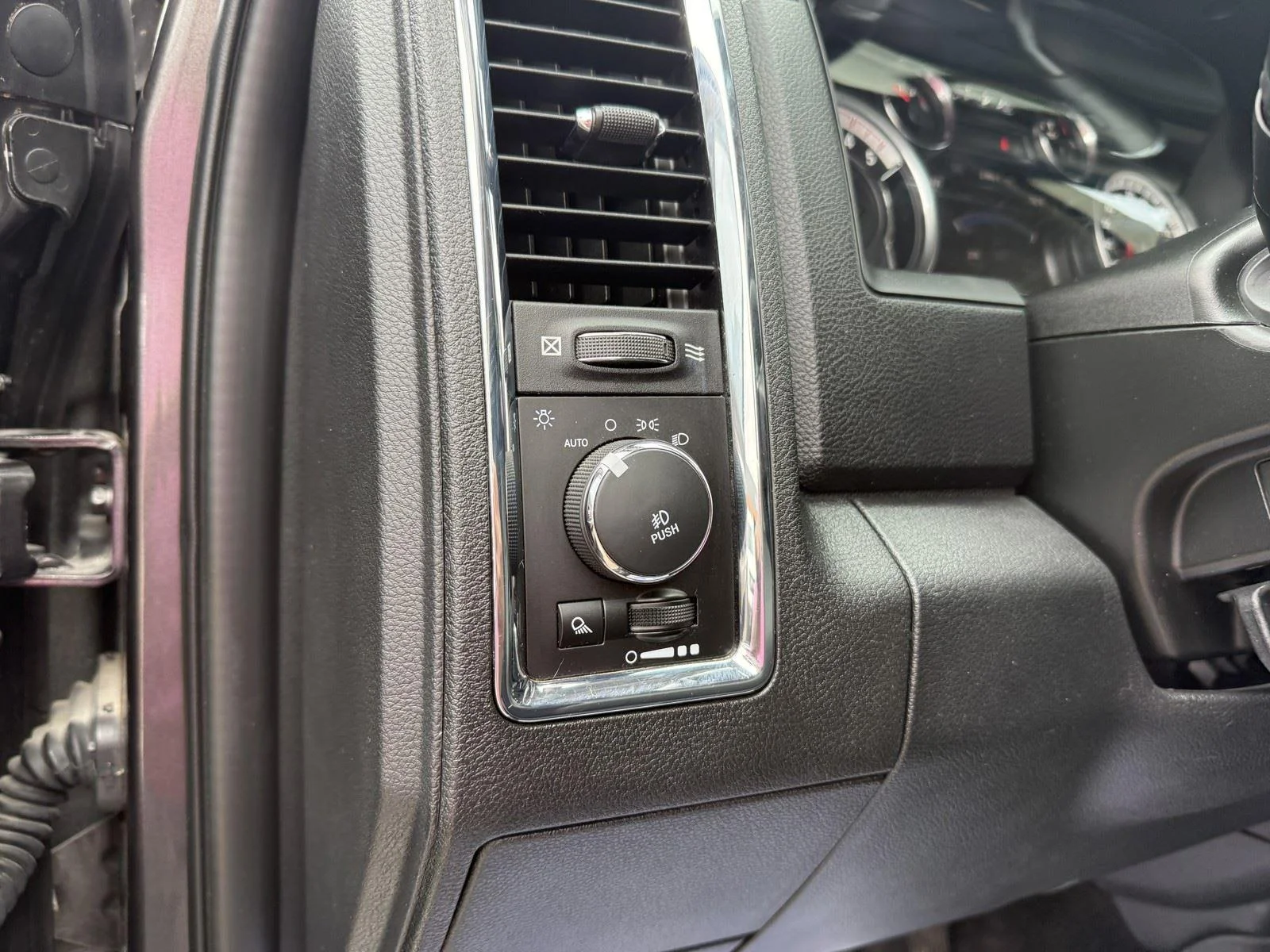 Certified Used 2017 Granite Crystal Clearcoat Metallic Ram Laramie image 15
