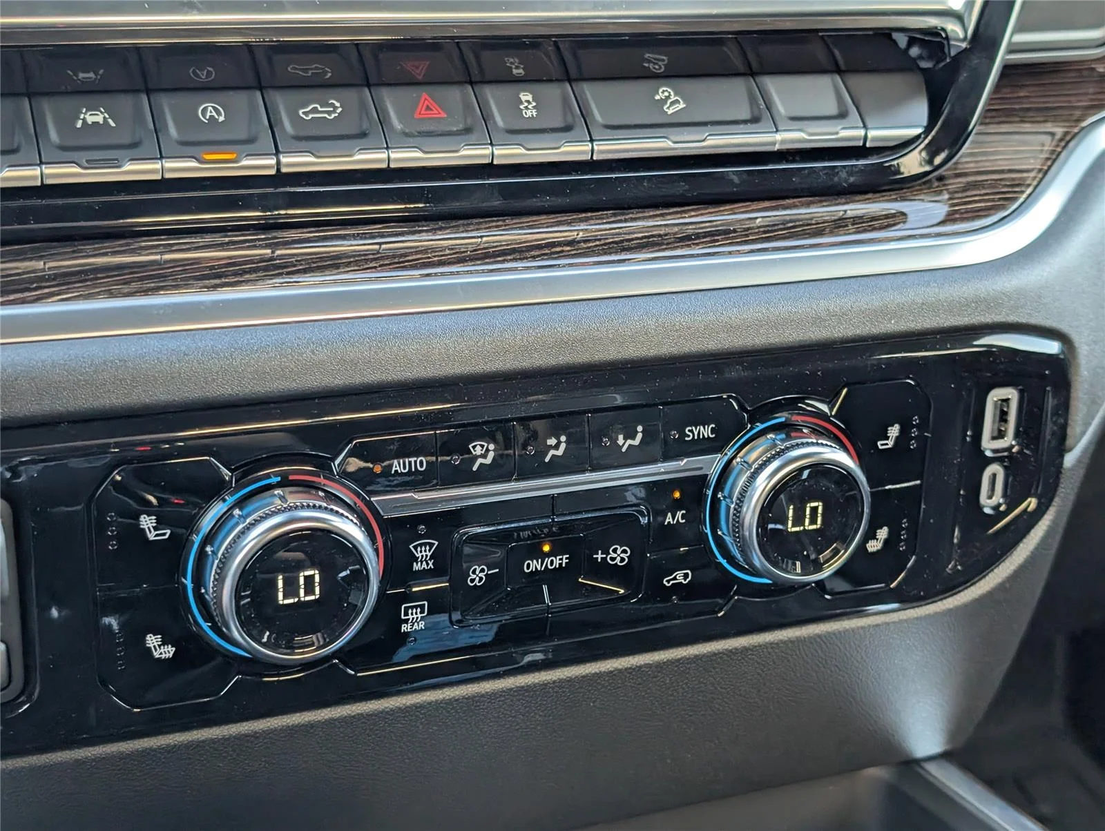 New 2026 Sterling Metallic GMC Elevation image 31
