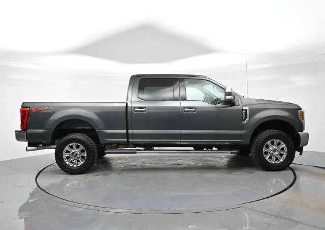 Used 2019 Magnetic Metallic Ford XL image 8