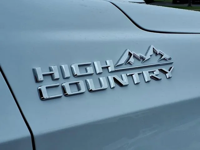 New 2026 Polar White Tricoat Chevrolet High Country image 25