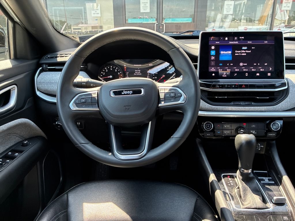 Used 2024 White/off-white Jeep Latitude image 14