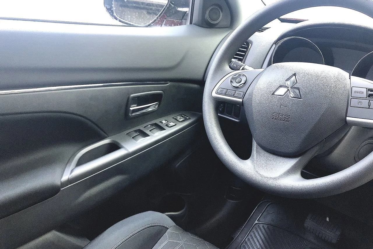 New 2025 Alloy Silver Metallic Mitsubishi S image 17