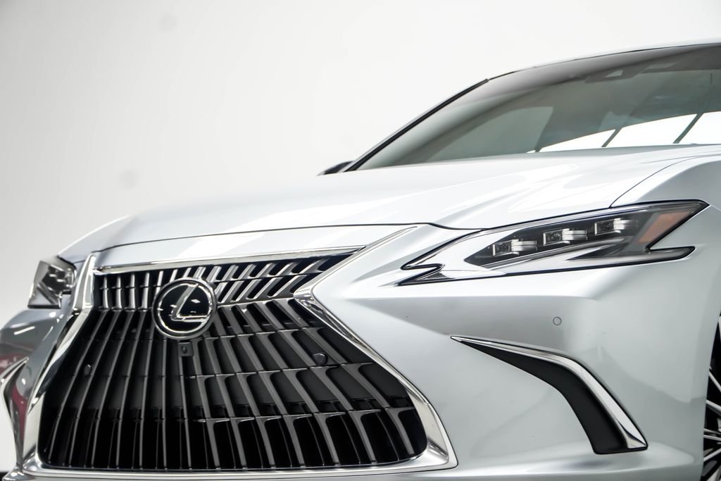 Used 2025 Silver Lexus 350 Ultra Luxury image 2