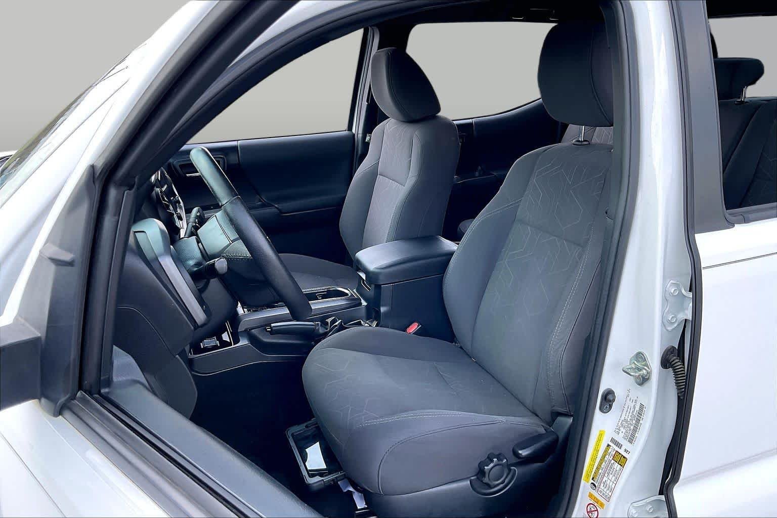 Used 2018  Toyota SR5 image 8
