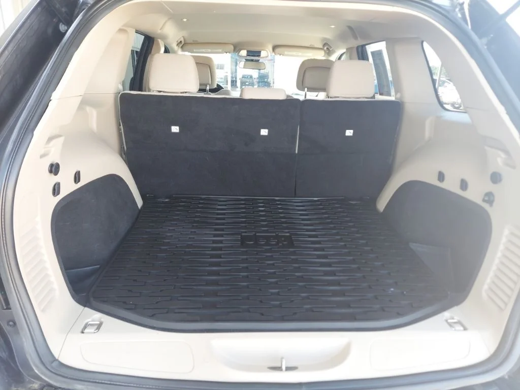 Certified Used 2019 Gray Jeep Laredo E image 41