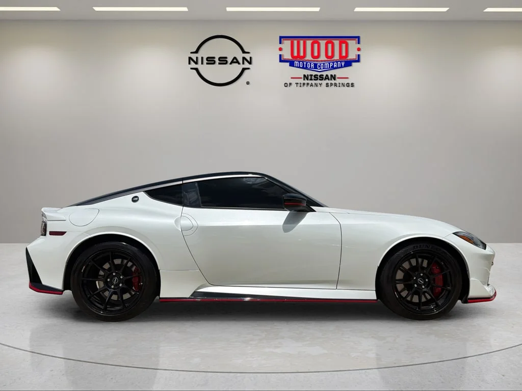 Used 2024 Everest White Pearl Tricoat Super Black Nissan NISMO image 2