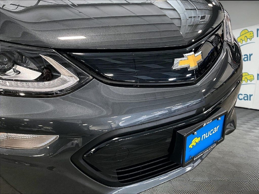 Used 2018 Gray Chevrolet Premier image 32