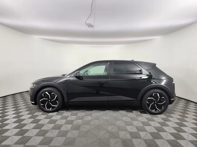Used 2024 Black Hyundai SEL image 2