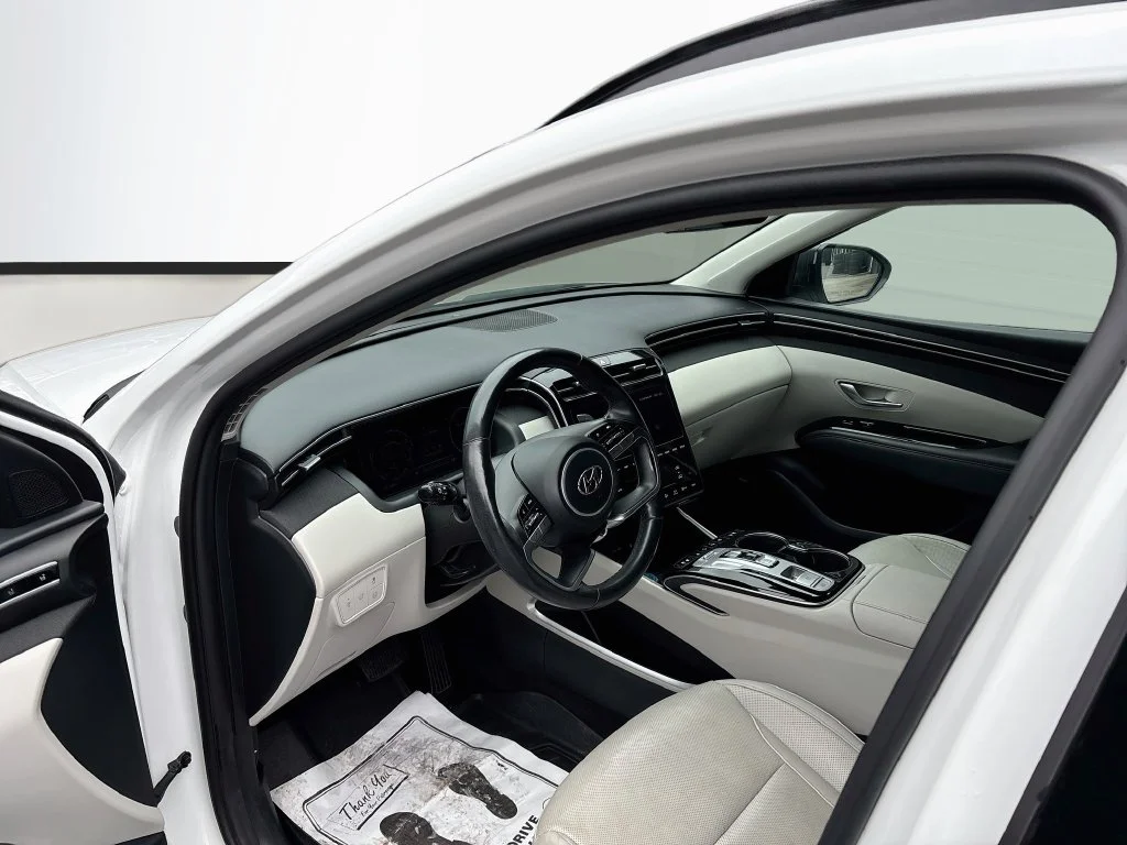 Used 2022 Quartz Hyundai Limited image 9