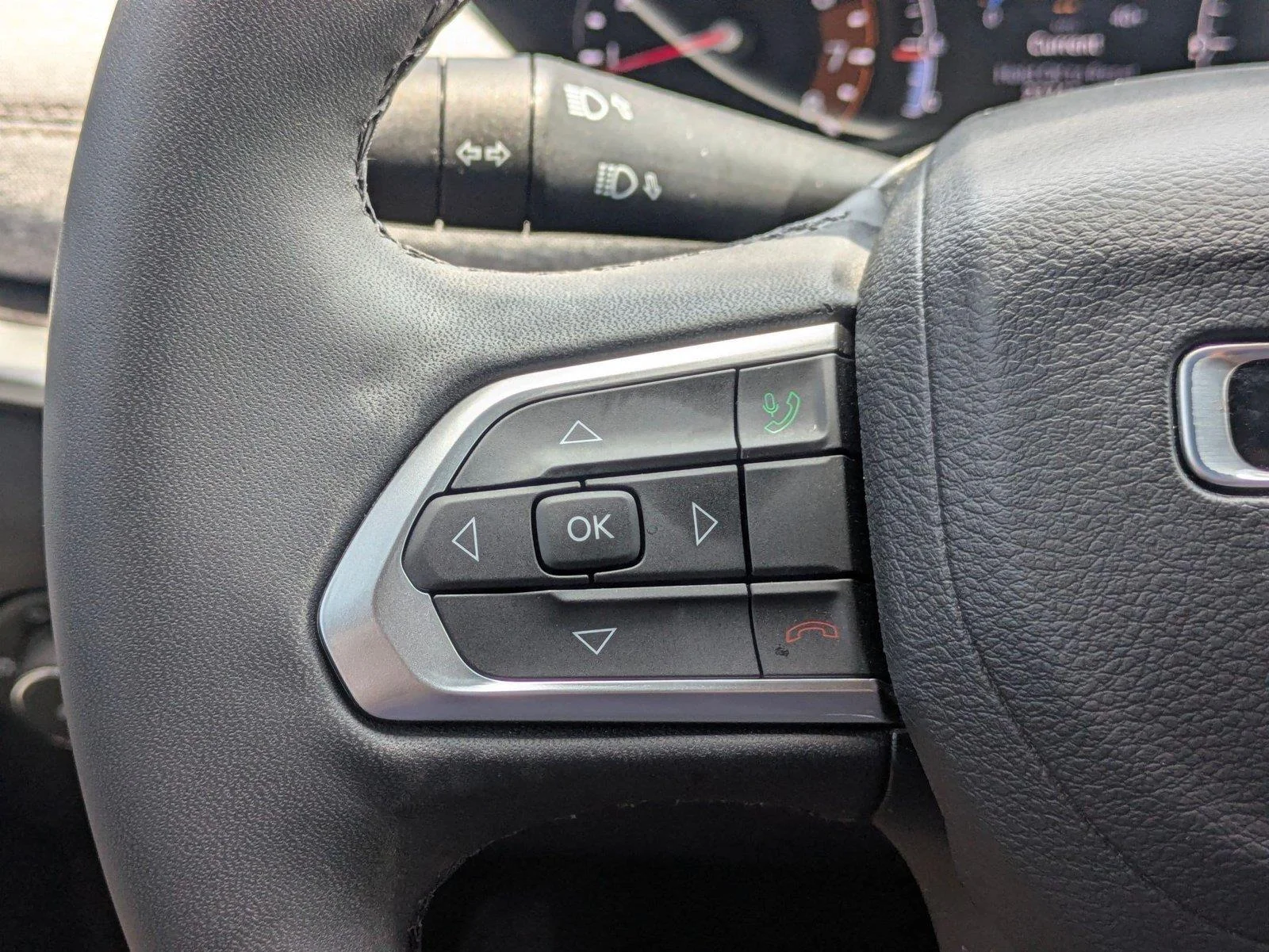 Used 2023 Bright White Clearcoat Jeep Latitude Lux image 17