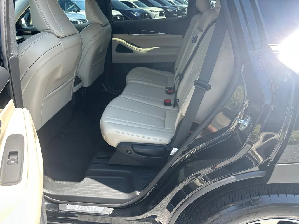 Used 2024 Black INFINITI PURE image 17