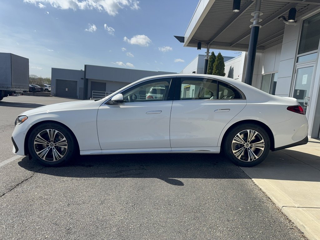 New 2026 Polar White Mercedes-Benz E 450 4MATIC® image 2