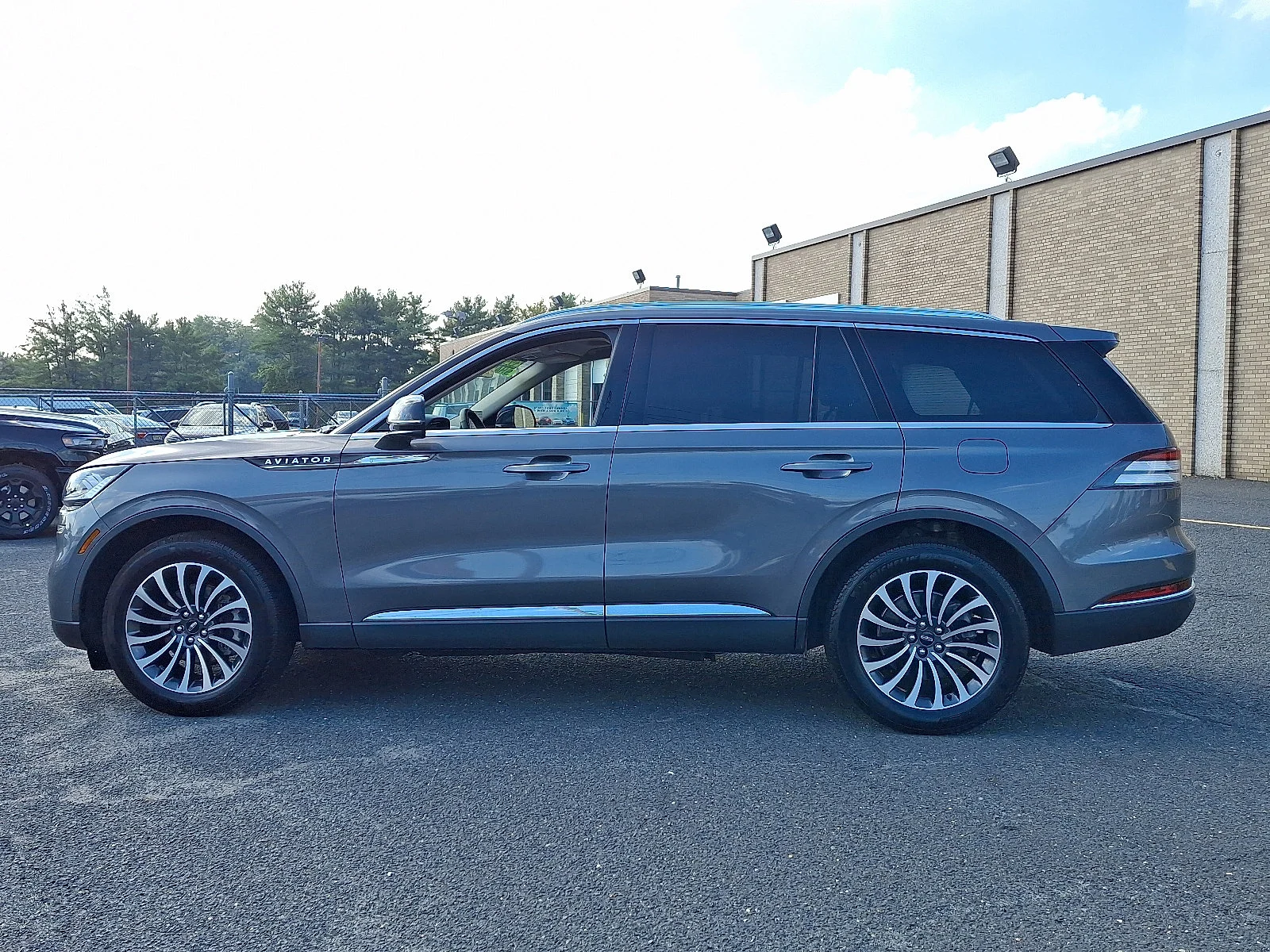 Used 2023 GRAY Lincoln Standard image 4