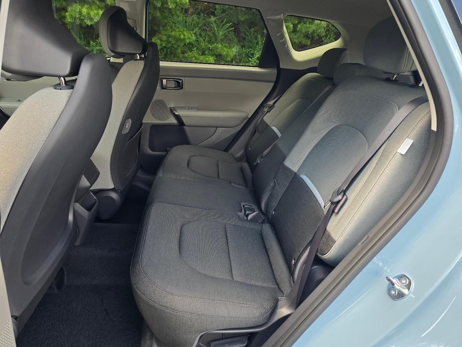 New 2027 Frost Blue/Black Roof Kia S image 4
