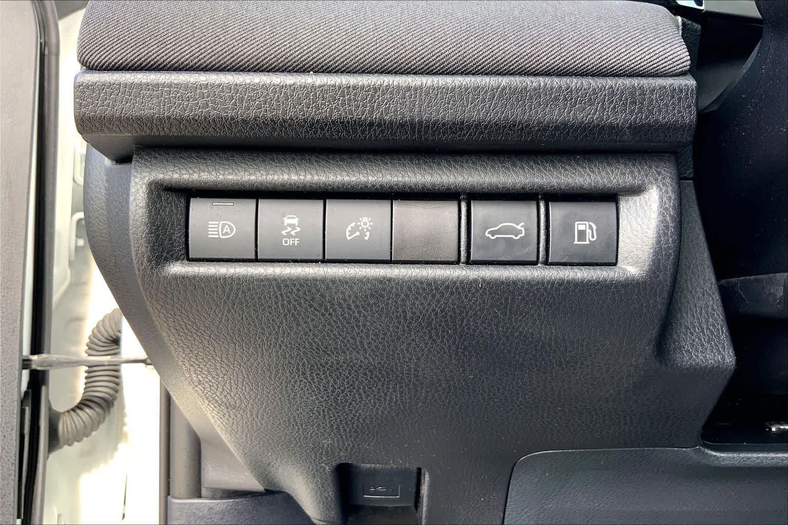 Used 2025 Ice Cap Toyota LE image 33
