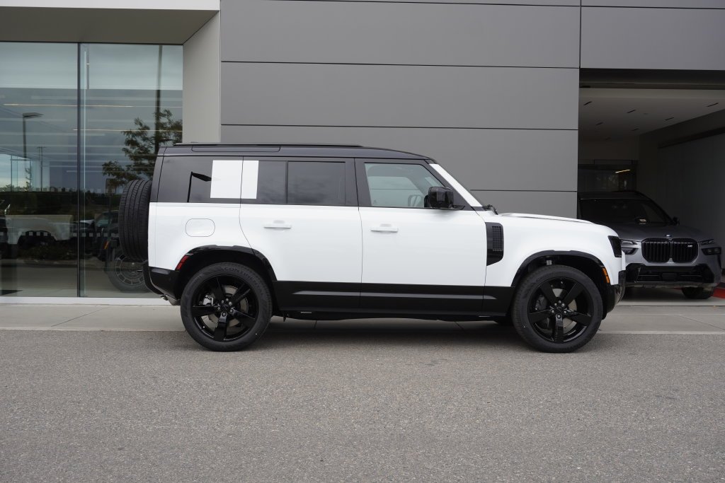 New 2026 Fuji White Land Rover X-Dynamic SE image 7
