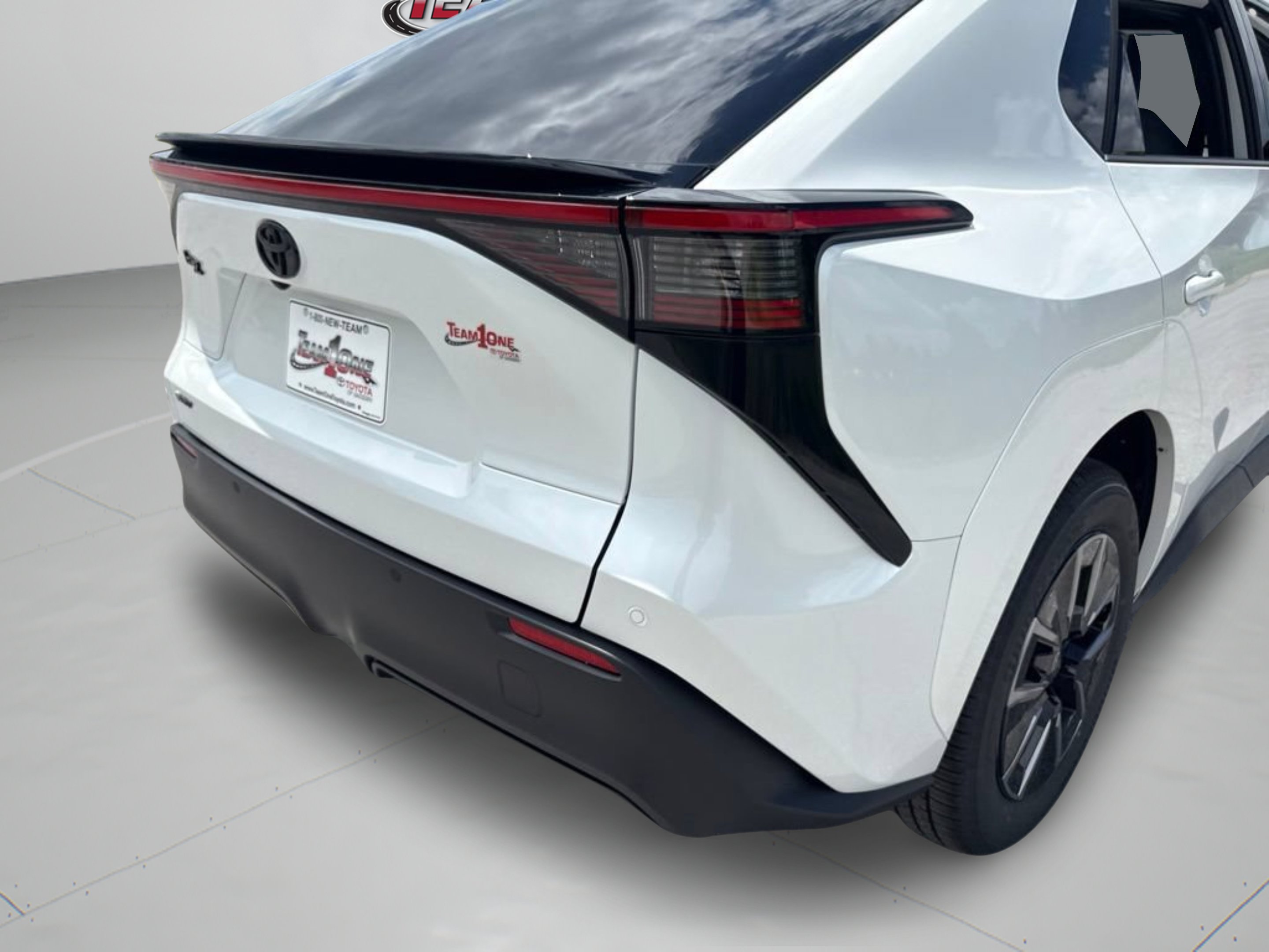 New 2026 Wind Chill Pearl Toyota XLE image 32