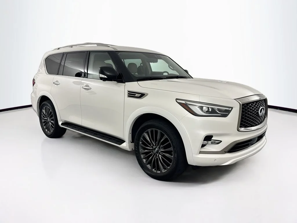 Used 2024 White INFINITI Premium Select image 3