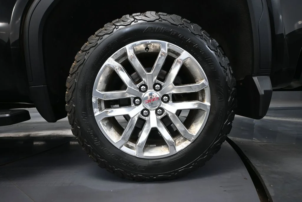 Used 2020 Black GMC SLT image 15